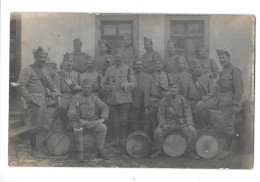 Groupe De Militaire En Tenue Avec Leurs Tambours - Personnages