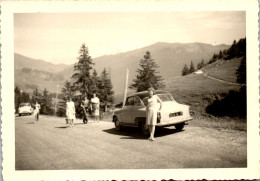 Photographie Photo Vintage Snapshot Amateur Automobile Voiture Auto Femme  - Auto's