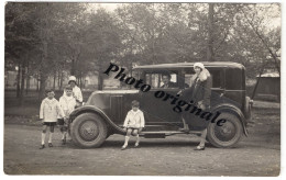 Carte Photo Originale - RENAULT NN ? - Années 20 ? - Homme Chauffeur - Femme élégante Enfants Garçons Et Fille - Passenger Cars