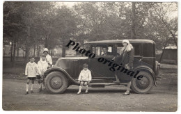 Carte Photo Originale - RENAULT NN ? - Années 20 ? - Homme Chauffeur - Femme élégante Enfants Garçons Et Fille - PKW