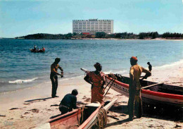 Sénégal - N'Gor - Barques De Pêcheurs - Au Loin L'Hôtel Des Relais Aériens - Immeubles - Architecture - CPM - Voir Scans - Senegal