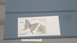 REF A3809 FRANCE  NEUF** NON DENTELE N°2089 VALEUR 60 EUROS - Collections