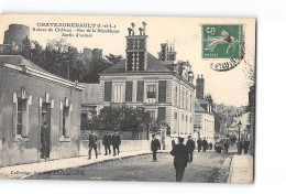 CHATEAURENAULT - Ruines Du Château - Rue De La République - Sortie D'Usines - Très Bon état - Altri & Non Classificati