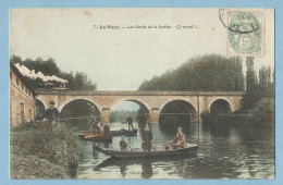 0904  CPA   LA SUZE  (Sarthe)  Le Bords De La Sarthe - Ca Mord ! ... - Locomotive Sur Le Pont - Pêcheurs  +++++ - La Suze Sur Sarthe