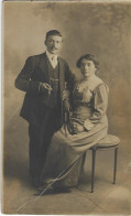 98 - Carte Photo - Portrait D'un Couple - Photographs