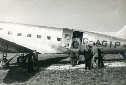 50s ORIGINAL AMATEUR PHOTO FOTO DOUGLAS PLANE AVION AIRCRAFT ENGLAND G-AGIP DAKOTA AFRICA AT135 - Luchtvaart