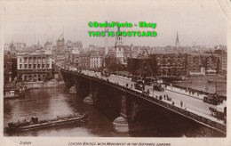 R384355 London. London Bridge. With Monument In The Distance. W. H. Smith. Kings - Andere & Zonder Classificatie
