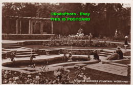 R385135 Denton Gardens Fountain Worthing. 28. RP. Post Card. 1933 - Monde