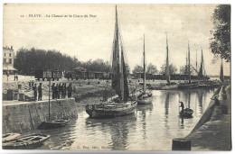 BLAYE - Le Chenal Et Le Cours Du Port - Blaye