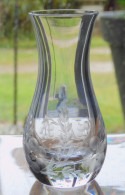 -JOLI ANCIEN PETIT VASE CRISTAL ST LOUIS Estampillé Fleurs Gravées Au Bas     E - Vases