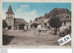 15 . Cantal : Apchon : Place Du Monument Aux Morts  Et De L ' église . - Autres & Non Classés