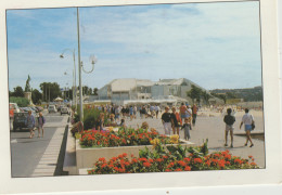 Boulogne Sur Mer 62 Carte Circulée Timbrée  L'Esplanade Sainte Beuve Et La Statue  De San Martin Cour Et Rue Tres Animes - Boulogne Sur Mer