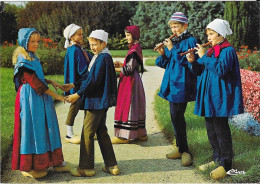 Groupe Folklorique  Bressan Du Centre Hospitalier De Bourg-en-Bresse- Le Rigodon Par De Jeunes Bergers Et Bergères - Danze