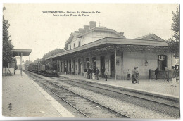 COULOMMIERS - Station Du Chemin De Fer, Arrivée D'un TRAIN De Paris - Coulommiers
