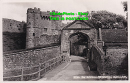 R385290 The Entrance Carisbrooke Castle I. W. 4742. W. J. Nigh. RP - World