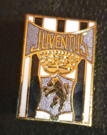 Insigne De Football De Revers De Veste "Juventus De Turin" Italian Soccer Badge - Uniformes Recordatorios & Misc