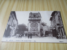 CPA Arles (13).Fontaine Et Rue Amédée Pichot - Carte Animée. - Arles