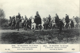 MILITAIRE - Guerre De 1914-1918 - 1914 En Belgique, Sur La Route De DIXMUDE - Prisonniers Allemands Escortés Par Spahis - War 1914-18