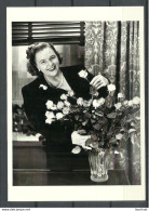Singer Kate Smith Photograph From 1953, Post Card, Printed In USA, Unused - Cantanti E Musicisti