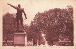 Nantes * Tramway Tram * L'avenue De Launay Et Statue Du Général Mellinet - Nantes