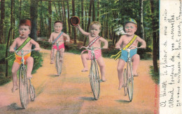 Enfants Bébés à Vélo * CPA Illustrateur 1904 * Cycle Cycles Bébé Enfant * Surréalisme - Sonstige & Ohne Zuordnung
