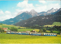Le Train Montreux-Oberland Bernois Près De Château-d'Oex-Rougement Et Vue Sur La Gummfluh - Trains