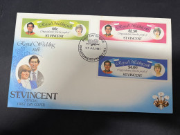 15-5-2024 (5 Z 12) 1 FDC - St Vincent - Prince Charles (now King Charles) & Lady Diana Spencer Royal Wedding (2 Covers) - Königshäuser, Adel