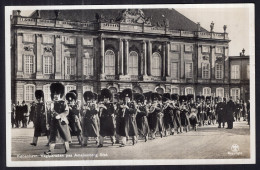 Denmark - Copenhagen - The Guard Parade At Amalienborg Castle - Danemark