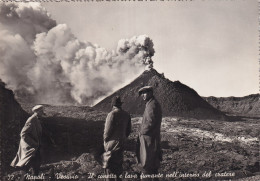 Napoli Vesuvio Il Connetto E Lava Fumante Nell'interno Del Cratere - Napoli