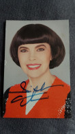 CPSM CHANTEUSE MIREILLE MATHIEU CHANTE PIAF SIGNATURE AUTOGRAPHE DEDICACE VOIR VERSO - Chanteurs & Musiciens