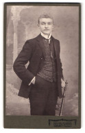 Fotografie Heinr. Albers, Harburg A. E., Maretstrasse 1, Junger Mann Im Anzug Mit Taschenuhr  - Anonymous Persons