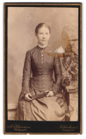 Fotografie A. Klusmann, Hildesheim, Zingel 17, Portrait Bürgerliche Dame Mit Fächer  - Anonymous Persons