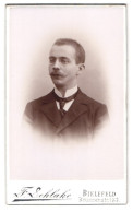 Fotografie F. Schlake, Bielefeld, Brunnenstrasse 1 & 3, Portrait Eleganter Herr Mit Zwicker Und Moustache  - Personnes Anonymes