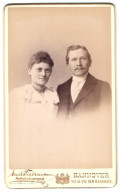 Fotografie Emil Tiedemann, Hannover, Ernst-August-Platz 5, Portrait Gut Gekleidetes Paar  - Anonymous Persons