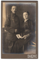 Fotografie Julius Dürr, Bischofswerda, Soldat Mit Seiner Braut Im Portrait  - Personnes Anonymes