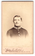 Fotografie Atelier E. Postlep, Berlin, Chaussee-Strasse 5, Soldat In Uniform Im Portrait  - Anonyme Personen