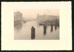 Fotografie Unbekannter Fotograf, Ansicht Berlin, Binnenschiffe Auf Der Spree  - Orte