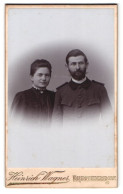 Fotografie Heinrich Wagner, Ehrenfriedersdorf, Chemnitzer Str., Portrait Eines Elegant Gekleideten Paares  - Anonyme Personen