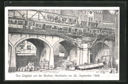 AK Berlin-Kreuzberg, Eisenbahnkatastrophe 1908, Abgestürzter Wagen  - Eisenbahnen