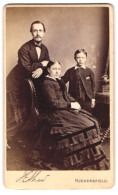 Photo Shaw, Huddersfield, Manchester Rd. 26, Portrait Mutter Und Vater Mit Ihrem Sohn In Biedermeierkleidung  - Personas Anónimos