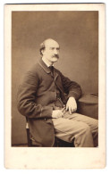 Photo Mess. White, Brighton, 69 East Street, Portrait Gentleman Im Anzug Sitzend Im Atelier, 1862  - Anonyme Personen