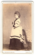 Fotografie A. Schnackenburg, Görlitz, Schützweg 1, Portrait Junge Frau Im Hellen Kleid Mit Locken  - Personas Anónimos