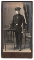 Fotografie M.Hähnel, Jahnsdorf / Erzgeb., Portrait Soldat In Uniform Mit Bajonett Und Portepee  - Anonyme Personen