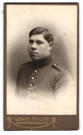 Fotografie Ludwig Müller, München, Schleissheimerstr. 76, Portrait Soldat In Uniform Mit Schulterstück  - Personnes Anonymes