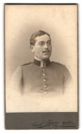 Fotografie Carl Kruse, Burg, Schartauer-Str. 4, Portrait Einjährig-Freiwilliger Uffz. In Uniform Mit Moustache  - Anonieme Personen