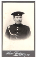 Fotografie Hans Lacher, Landau I. Pfalz, Weissenburgerstr. 6, Portrait Soldat In Uniform Rgt. 12 Mit Schützenschnur  - Anonieme Personen