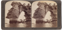 Stereo-Fotografie Underwood & Underwood, New York, Ansicht Matsushima Bay / Japan, Felsformation Rock-Arch Island  - Stereoscoop