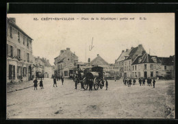 CPA Crépy-en-Valois, Place De La République, Partie Sud  - Autres & Non Classés