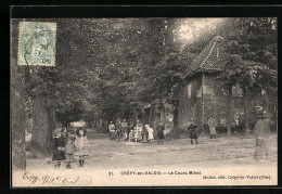 CPA Crépy-en-Valois, Le Cours Minet  - Autres & Non Classés