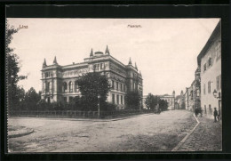 AK Linz A. D. Donau, Auf Der Strasse Am Museum  - Autres & Non Classés